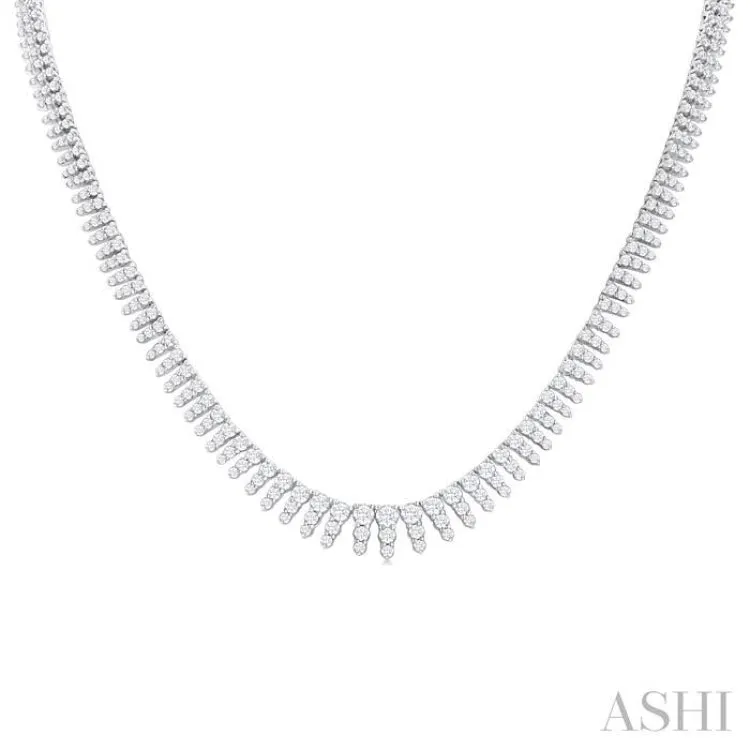 5 Ctw Graduated Round Cut Diamond Riviera Necklace in 14K White Gold