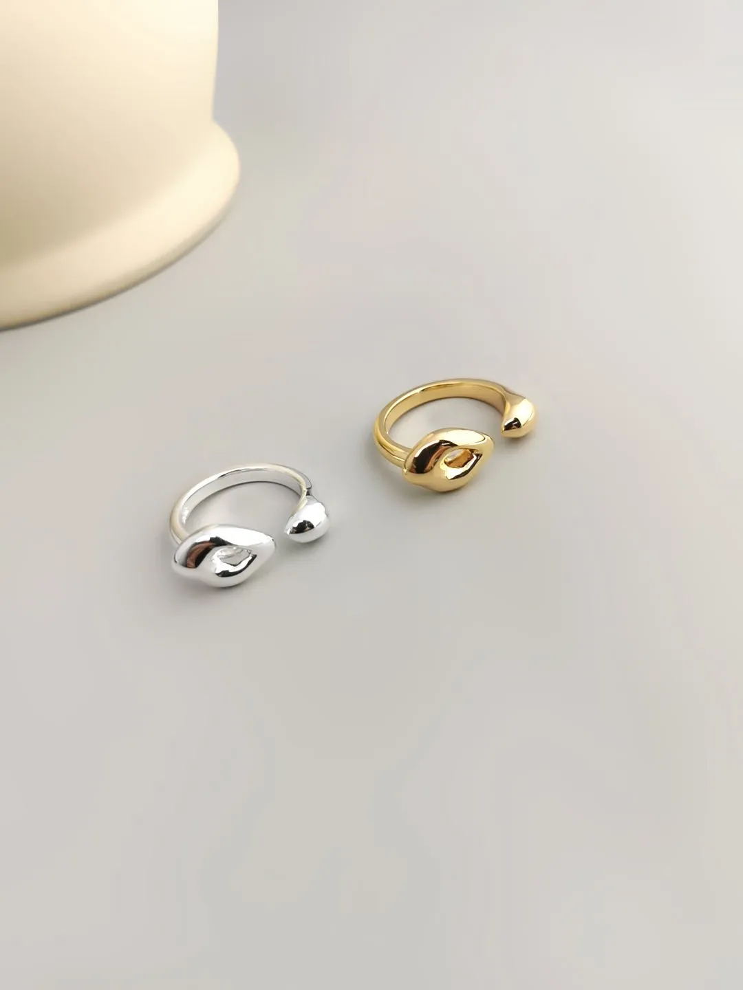 Abstract Design Solid Color Open Ring