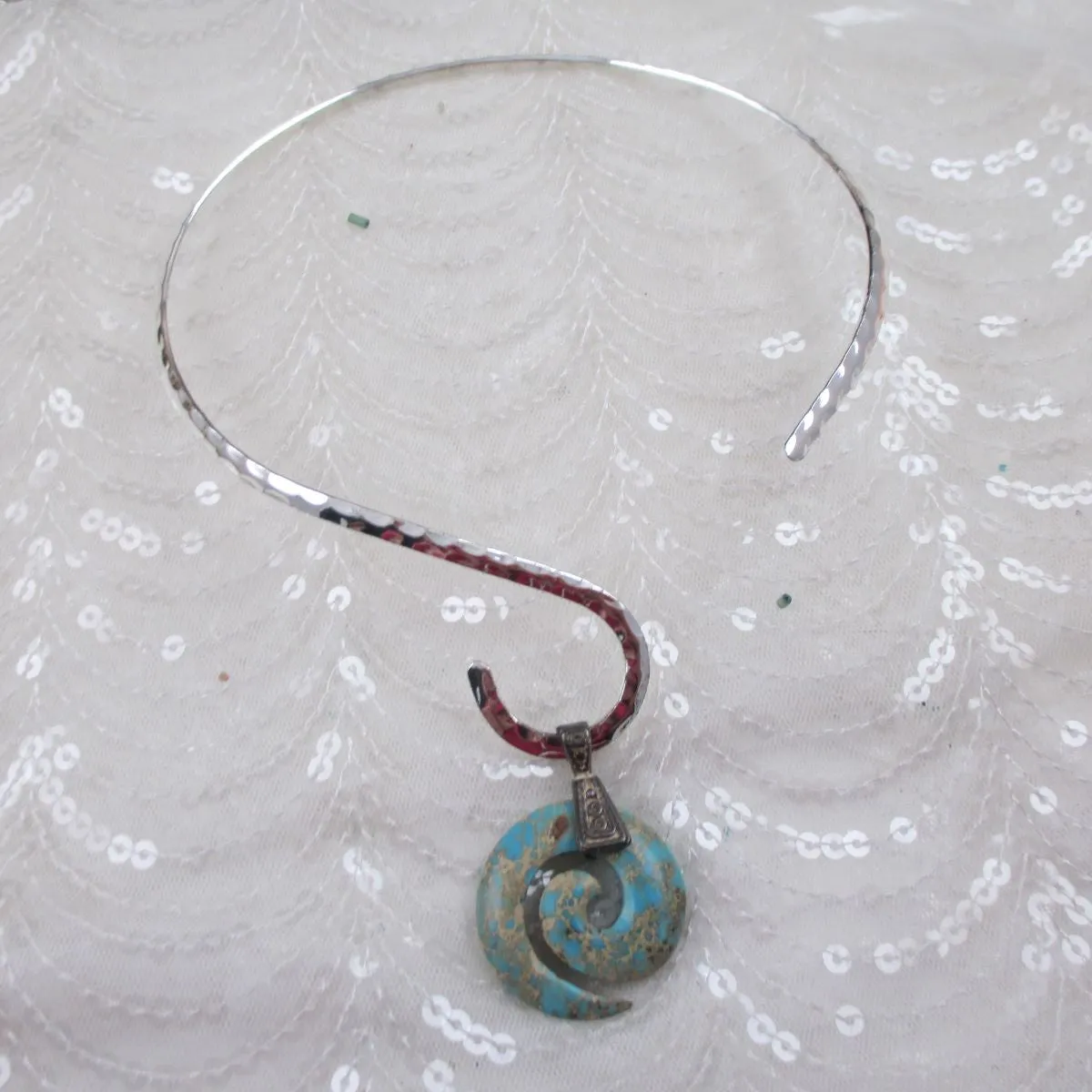 Hand Cut Gemstone  Necklace Neck Wire Style