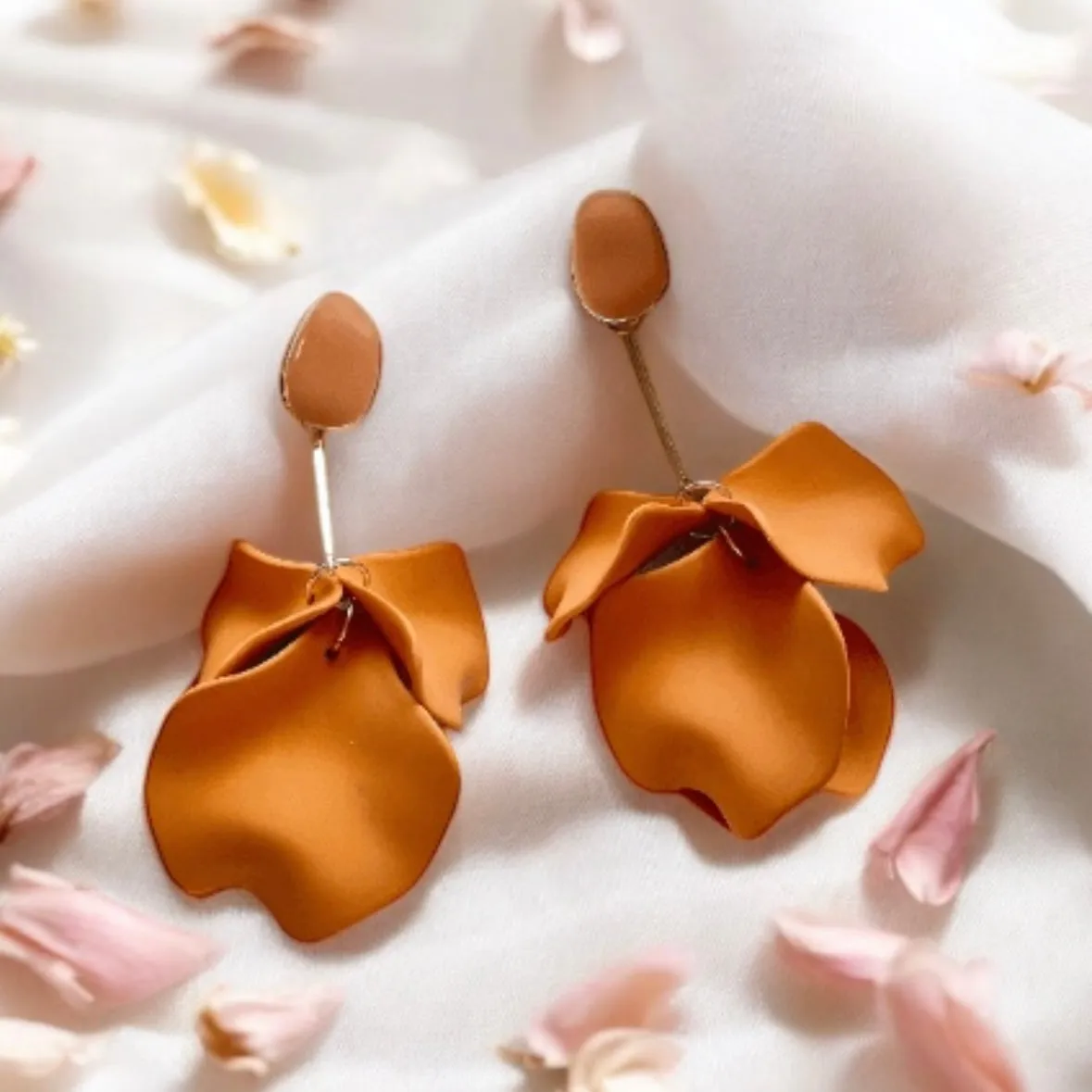 Orange caramel flower earrings | dangle petals golden bar baroque earrings | unique floral earrings | bridal party wedding earrings