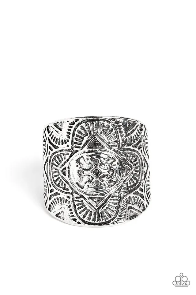 Paparazzi Ring ~ Argentine Arches - Silver